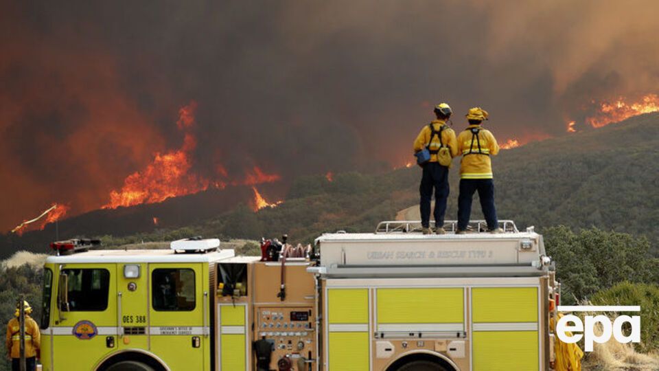 Найбільша в історії штату пожежа вирує в Каліфорнії