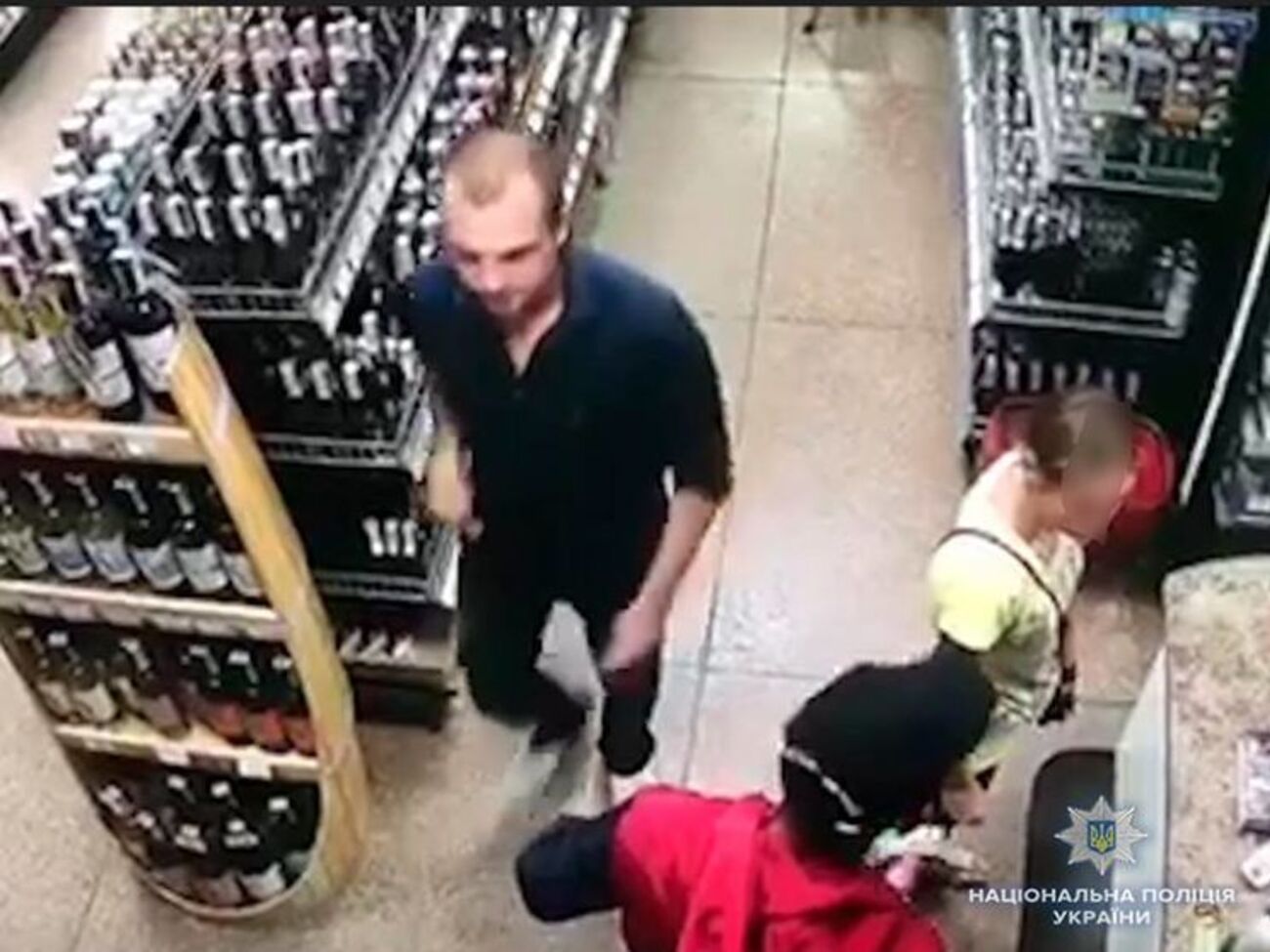Журналістам показали відео, на якому зафіксовано ймовірного підозрюваного