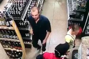 Журналістам показали відео, на якому зафіксовано ймовірного підозрюваного