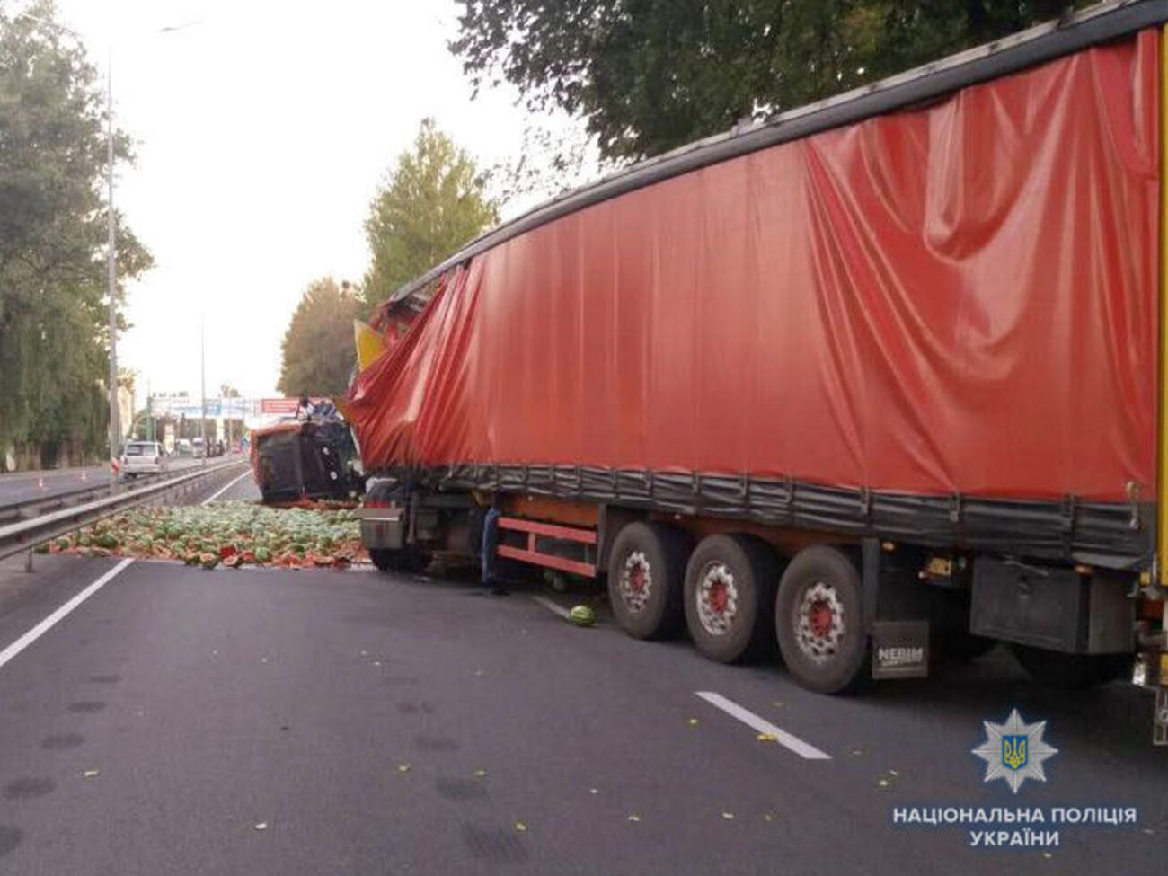 Аварія за участі трьох вантажівок сталася приблизно о 4.00 7 серпня