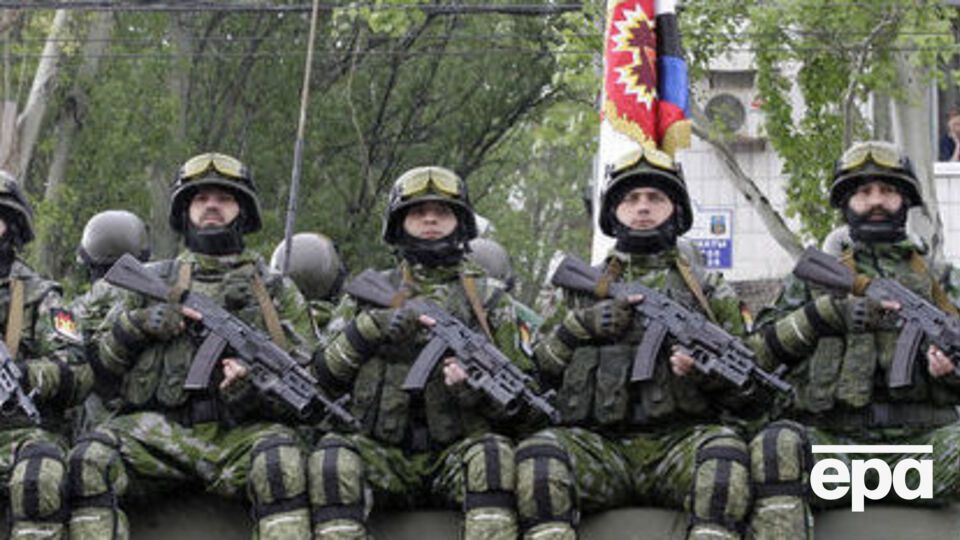 По словам источника РБК, ротацию в "ЦИК ЛНР" решили провести в преддверии осенних "выборов"