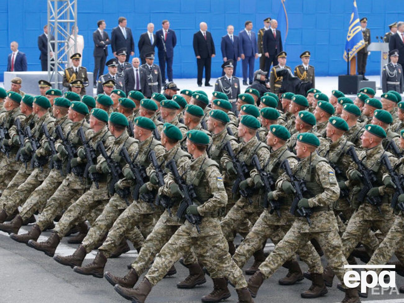 На параді до Дня Незалежності України військові вживатимуть привітання "Слава Україні!"