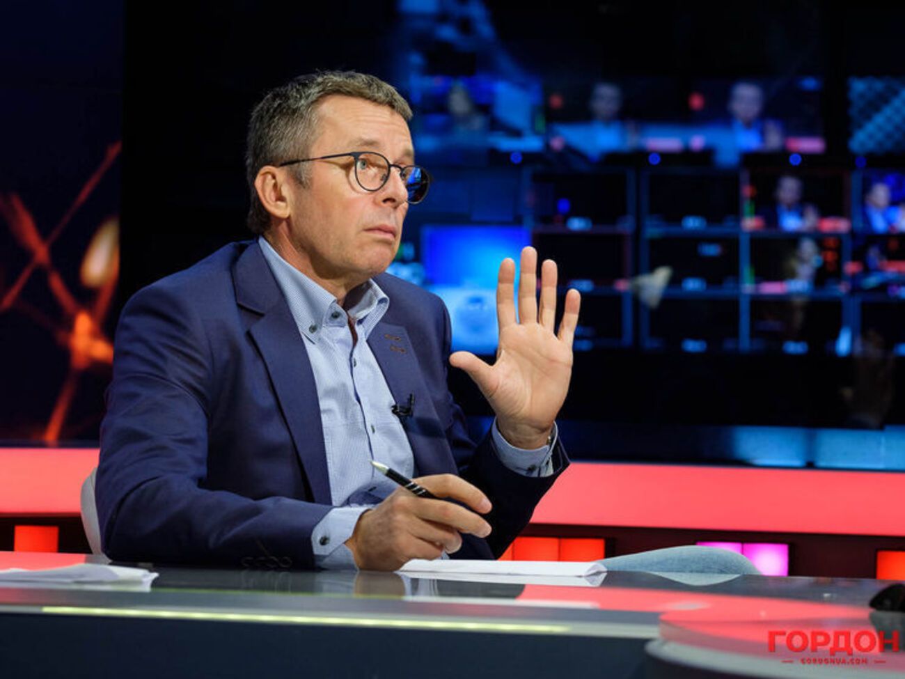 Міклош: Може, деякі люди думають, що бути міністром &ndash; це о-о-о, красиве життя! Це не так