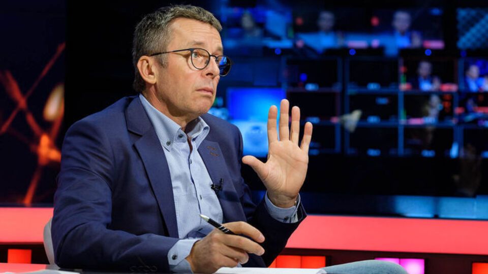 Міклош: Може, деякі люди думають, що бути міністром – це о-о-о, красиве життя! Це не так