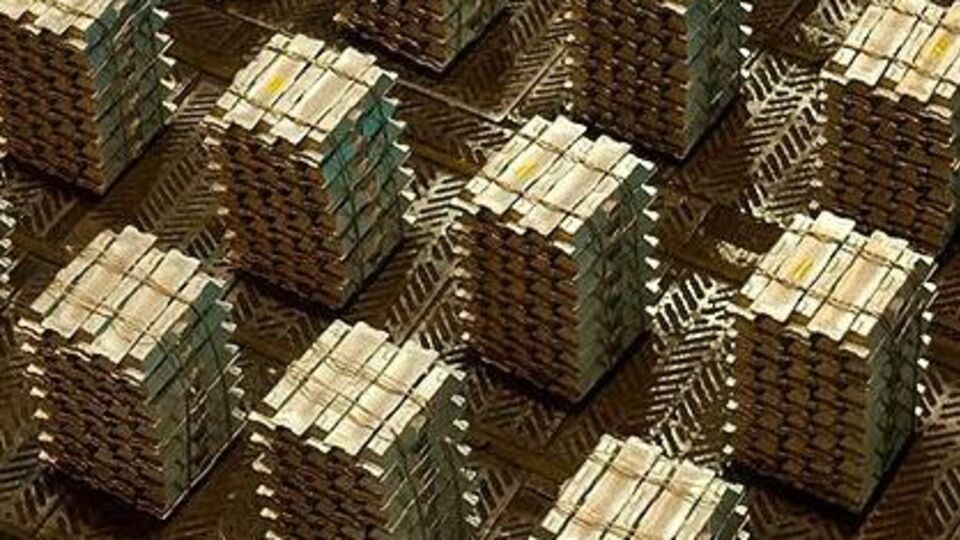 Протягом останніх кількох місяців завод заповнював своєю продукцією склади