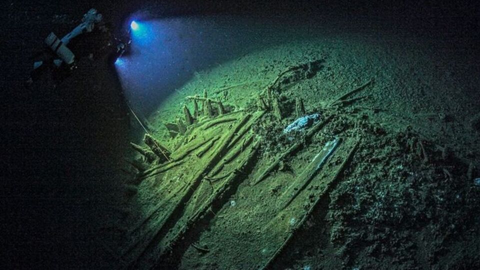 Вблизи оккупированного Крыма дайверы нашли древний корабль