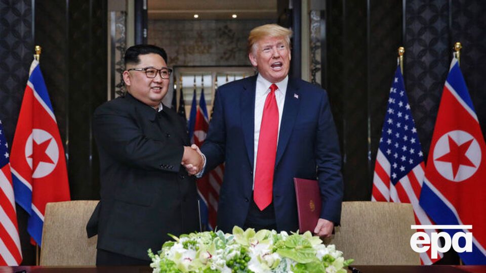 12 червня лідери США і КНДР здійснили 35-хвилинну зустріч тет-а-тет на острові Сентоса в Сінгапурі