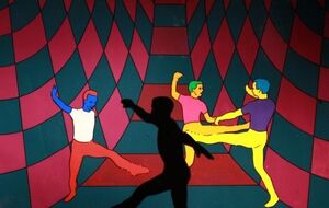 В центре клипа – танцоры, исполняющие хореографические номера