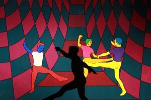 В центре клипа – танцоры, исполняющие хореографические номера