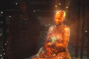 Дженнер предстала в роли богини