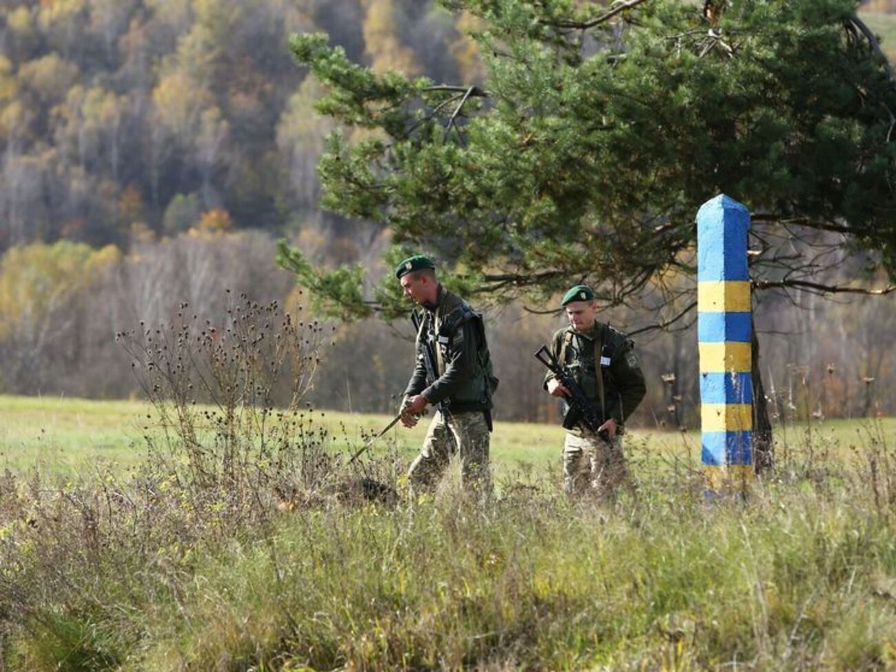Пограничники отслеживали перемещение квадрокоптера и обнаружили место его посадки