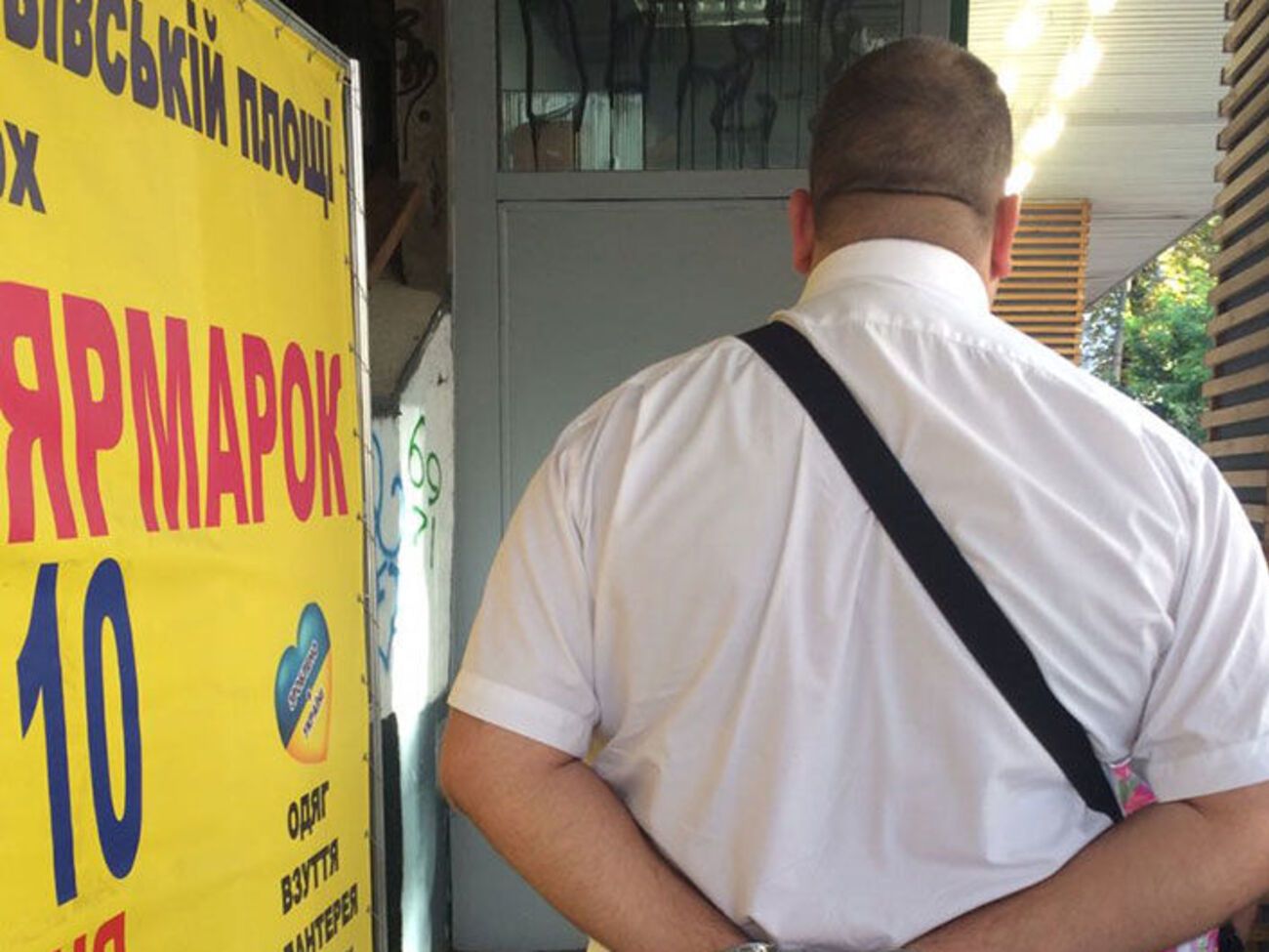 Чиновник, требовавший взятку $20 тыс., задержан