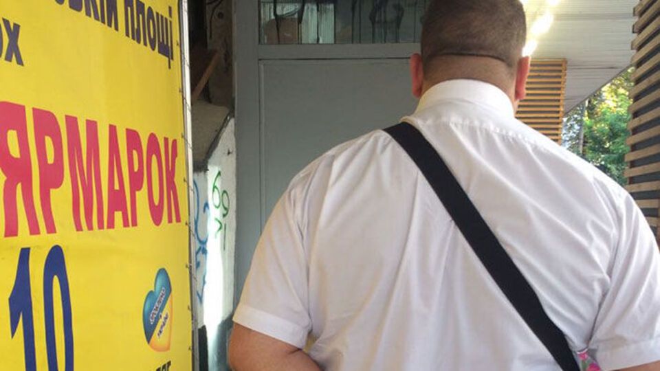 Чиновник, требовавший взятку $20 тыс., задержан