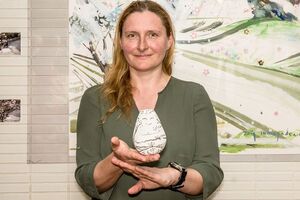 По прильоту з Києва до Парижа першим тебе зустрічає наряд озброєного французького спецназу з фразою: "Покажіть паспорт"