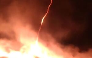 Вогняне торнадо зафіксували під час гасіння пожежі на заводі