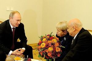 Пахмутова встречалась с Путиным и назвала себя его болельщицей