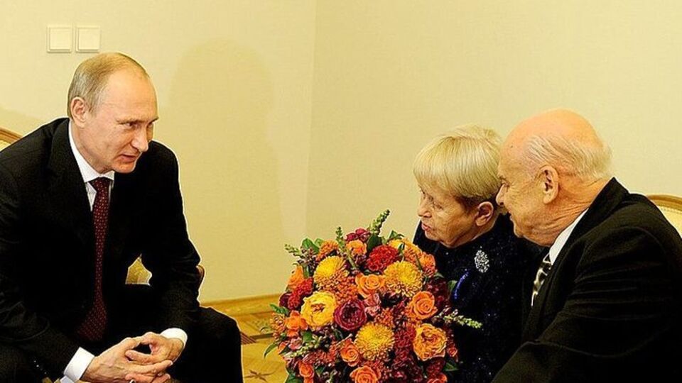 Пахмутова встречалась с Путиным и назвала себя его болельщицей
