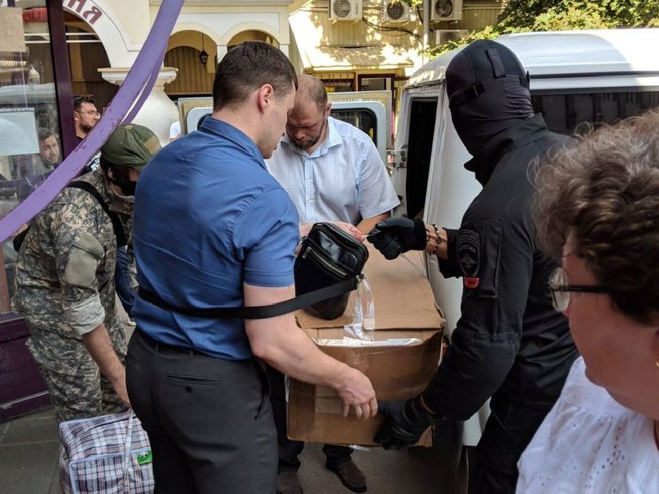 В "Открытой России" не знають, що саме шукали під час обшуків