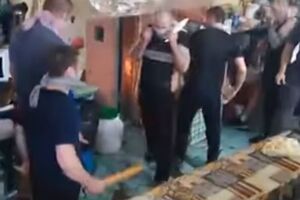 Экс-бойцы "Торнадо" заявили, что возле их камеры находится спецназ