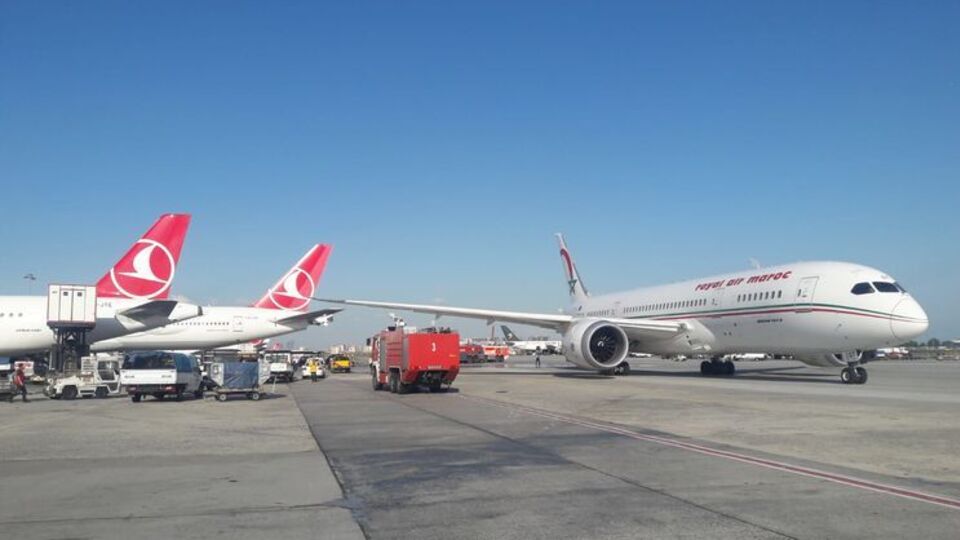 Столкновение допустил самолет из Марокко (справа)