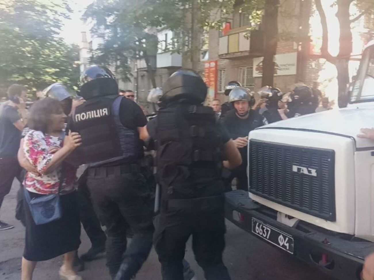 Группа поддержки экс-торнадовцев препятствовала их этапированию