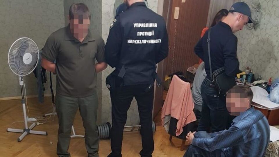 Під час обшуку у зловмисника вилучили гроші