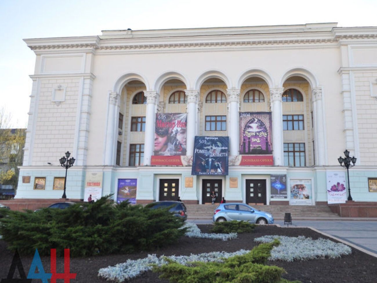 У Донецькому театрі опери і балету традиційно прощаються з найвідомішими загиблими бойовиками