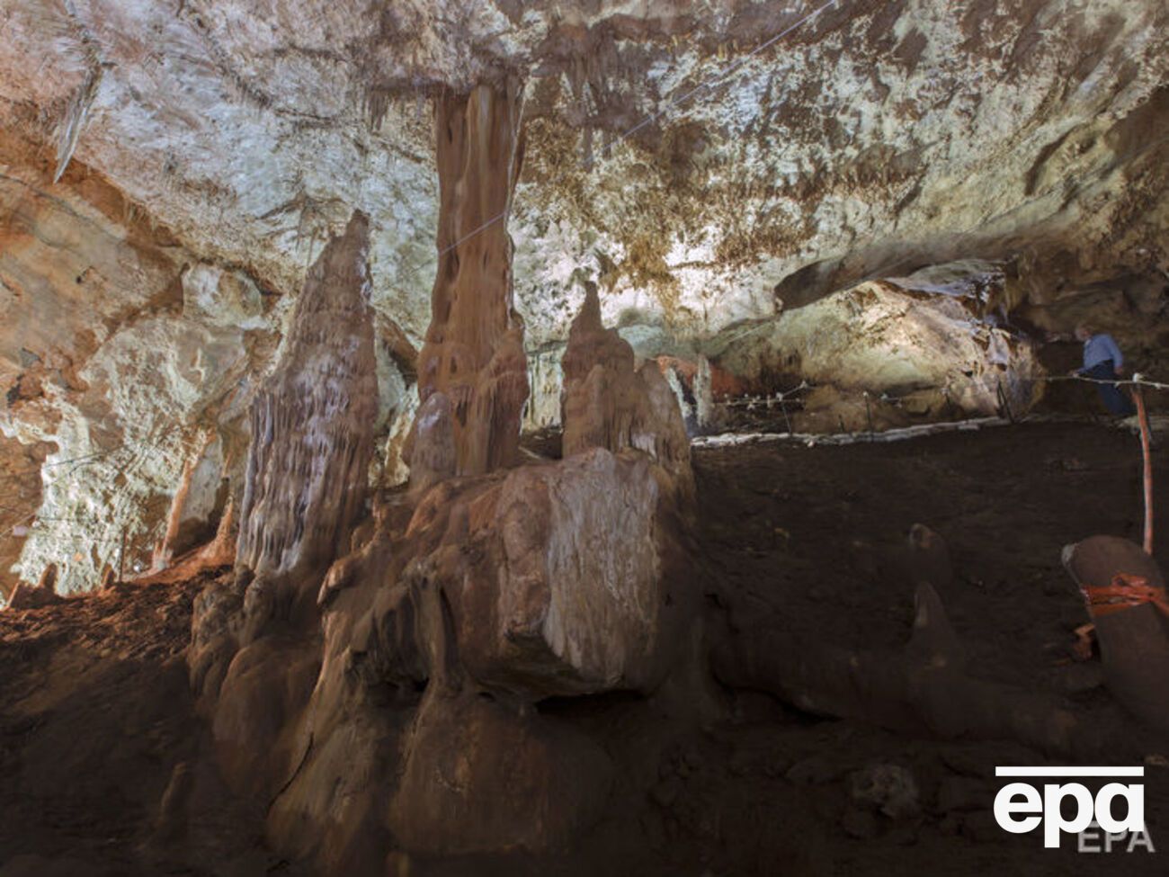 Учені вивчали зміни клімату в Європі за допомогою сталагмітів у печерах