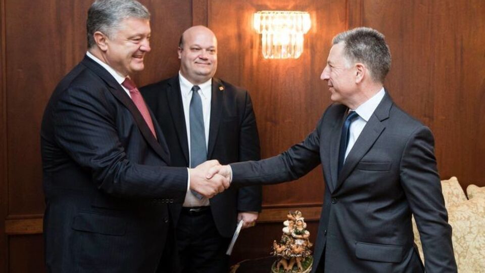 Порошенко на встрече с Волкером подчеркнул важность усиления давления на Россию для освобождения заложников