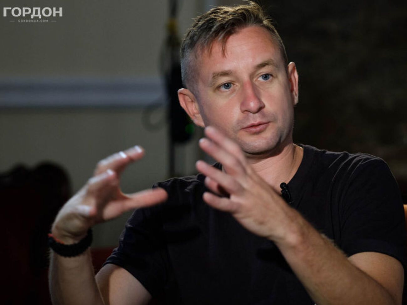 Жадан: Жителям Донбасу важливо відчувати себе частиною українського суспільства. Не відчувати себе бідними родичами, які живуть у "сірій зоні", у зоні війни, до яких ставляться як до потенційних сепаратистів та зрадників