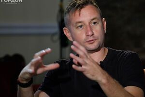 Жадан: Жителям Донбасу важливо відчувати себе частиною українського суспільства. Не відчувати себе бідними родичами, які живуть у "сірій зоні", у зоні війни, до яких ставляться як до потенційних сепаратистів та зрадників