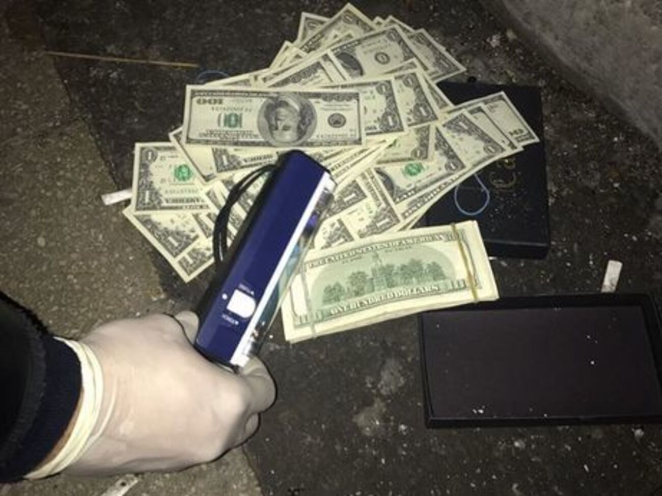 Депутат получил взятку от бизнесмена за оказание помощи в предоставлении земельного участка