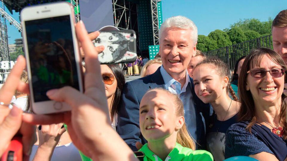 Собянин (по центру) уже заявил о победе на выборах