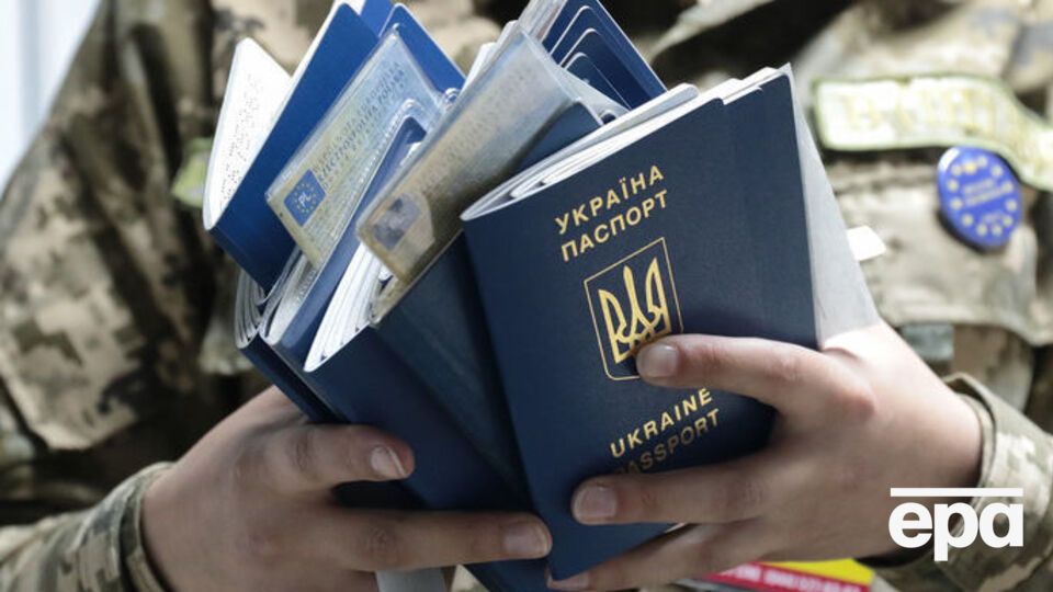 Із минулого року Україна дістала право безвізового в'їзду у 34 країни