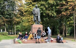 Сотрудники полиции попросили митингующих убрать плакаты