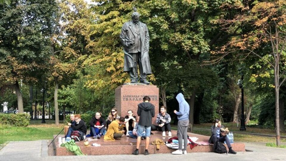 Співробітники поліції попросили мітингувальників прибрати плакати