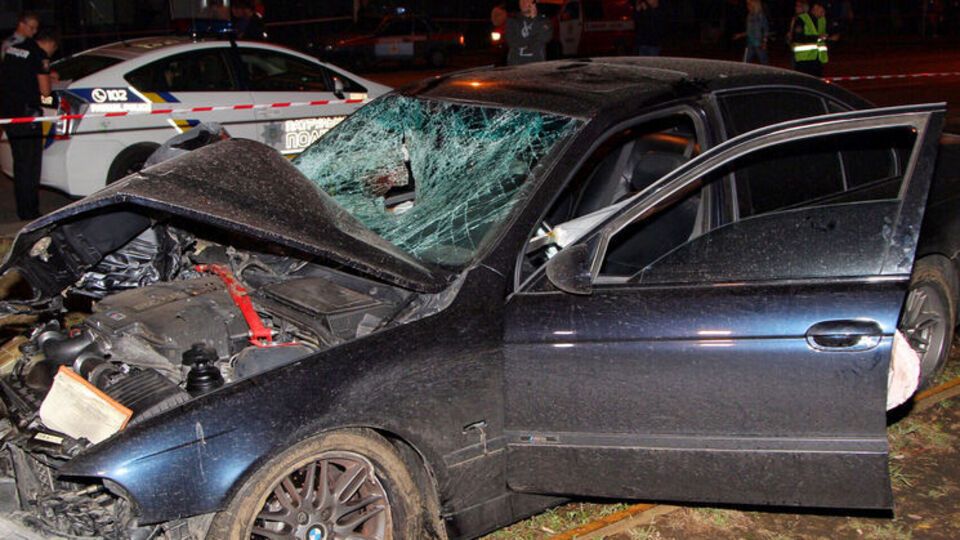 BMW зніс людей на тротуарі