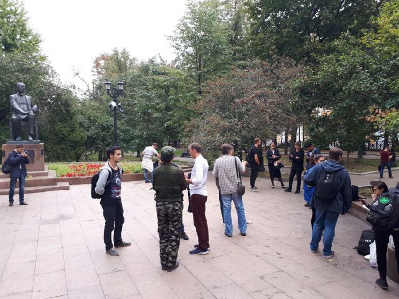 Активісти зібралися біля пам'ятника Рахманінову