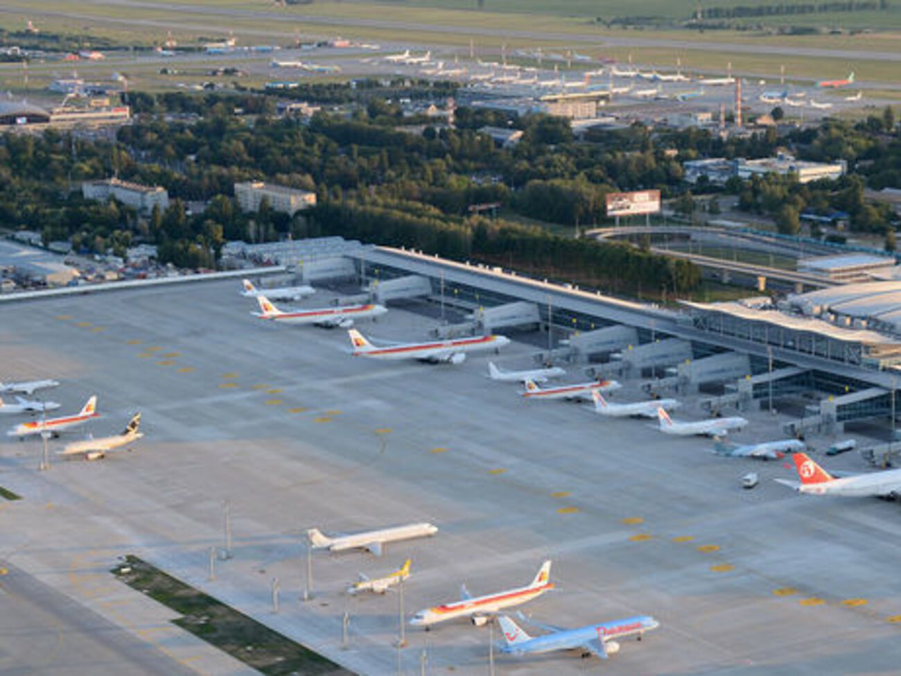 В Борисполе есть пять терминалов: A, B, C, D и F