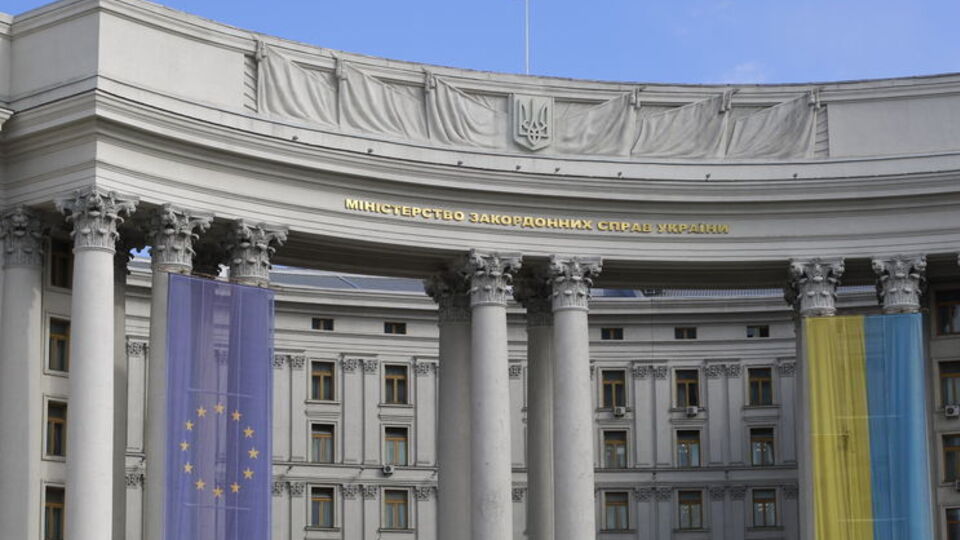 МЗС закликає посилити тиск на РФ