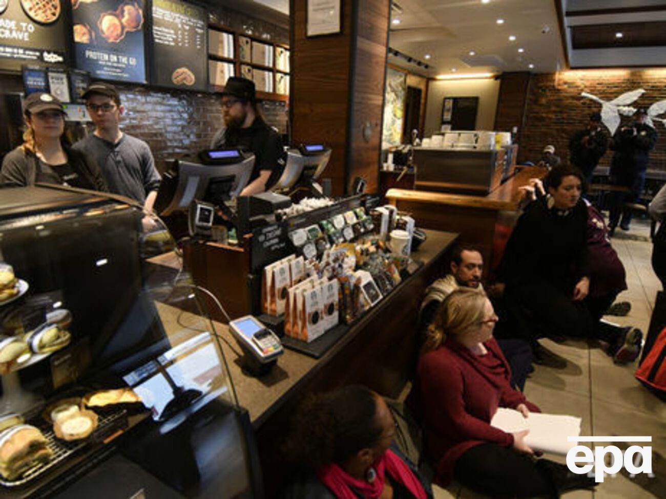 Український ринок не є великим для Starbucks, підкреслила Ковалів