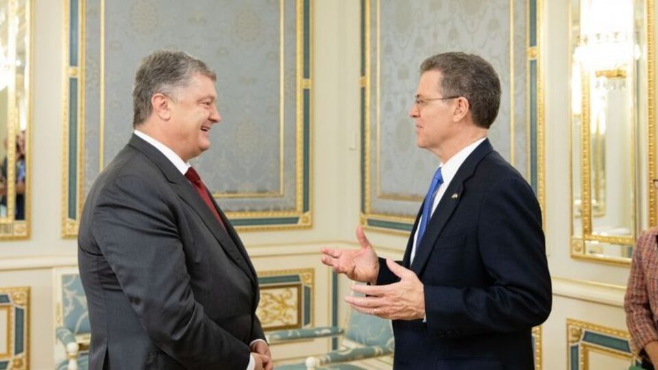 Порошенко в Киеве встретился с послом США по вопросам международной религиозной свободы Сэмюэлем Браунбэком