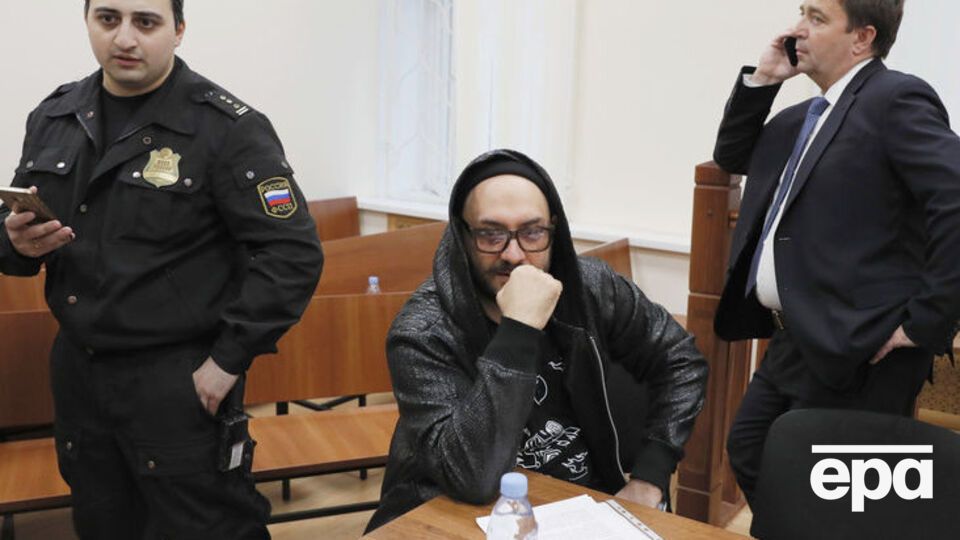 Під домашнім арештом Серебренников (у центрі) перебуває із серпня 2017 року