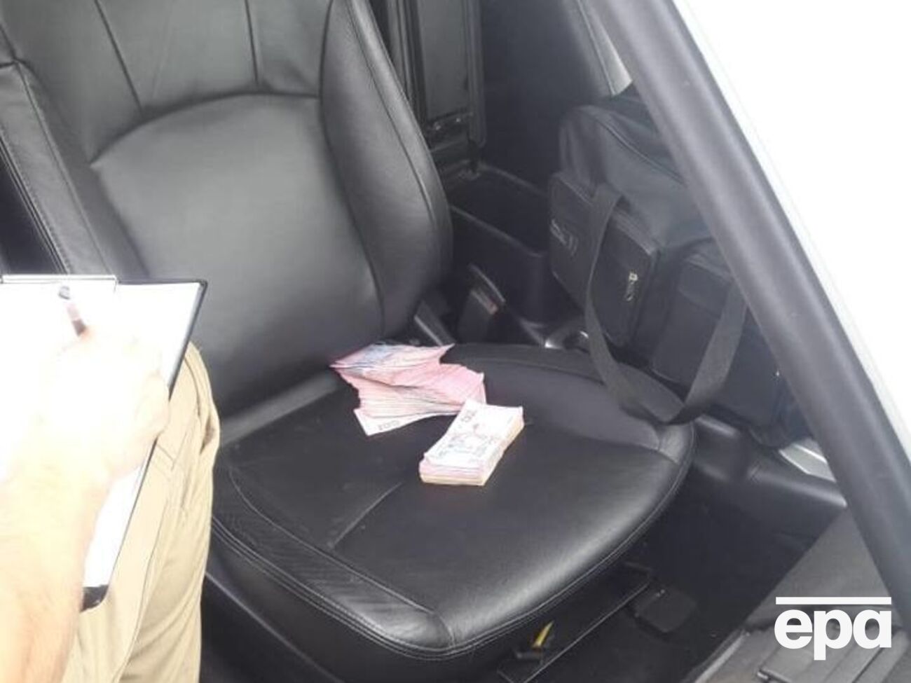 Правоохранители задержали подозреваемых 11 сентября во время получения второй части неправомерной выгоды в размере 88,5 тыс. грн