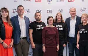 В HealthLink принимают участие социальные работники общественных организаций, которые оказывают помощь людям с ВИЧ