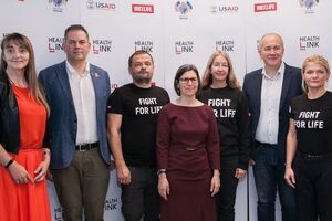 В HealthLink принимают участие социальные работники общественных организаций, которые оказывают помощь людям с ВИЧ