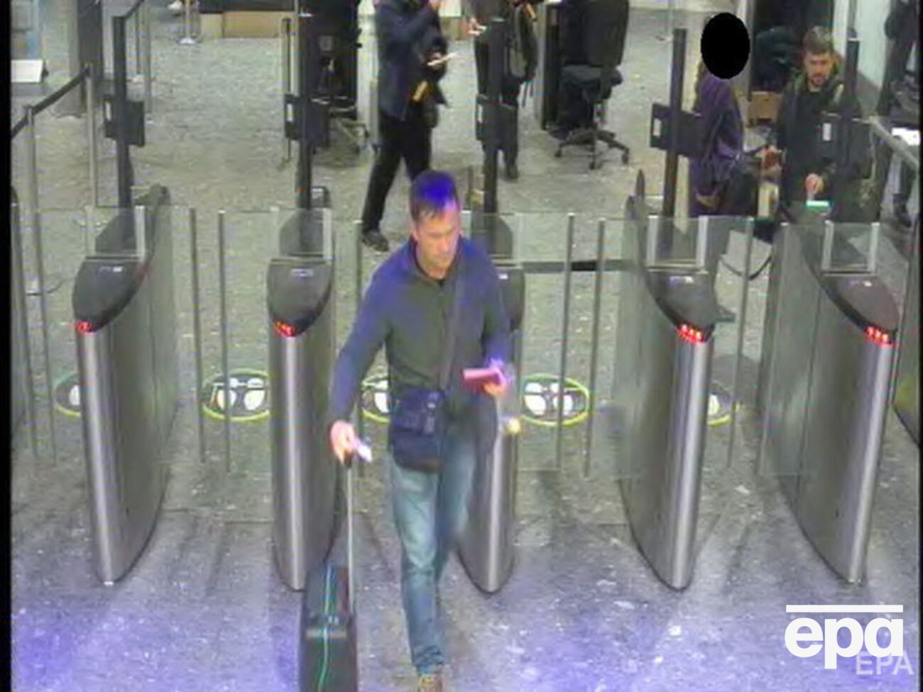 Великобритания выдала европейский ордер на арест Петрова