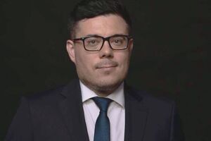 Уявляю, як Путін, давлячись від сміху, переглядав і перекручував багато разів відеозвернення Золотова до Навального