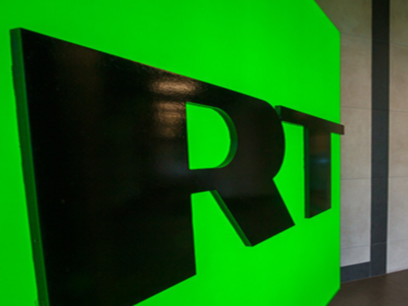 Мэй предупредила депутатов, что они могут быть использованы в качестве пропагандистского средства, если будут выступать в эфире RT