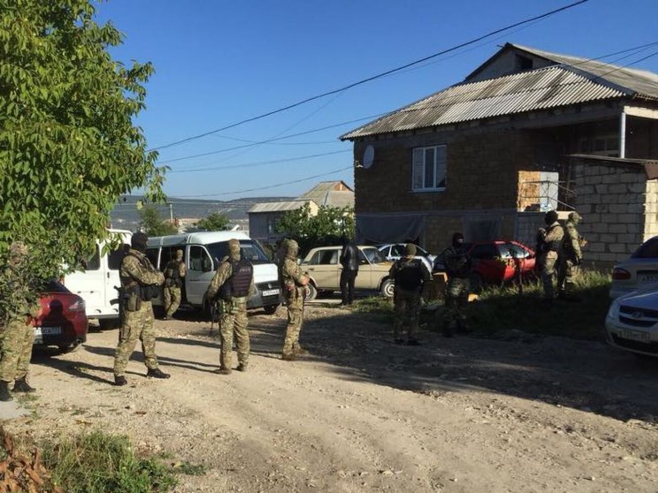 На місці працюють співробітники поліції, ОМОН і Росгвардія
